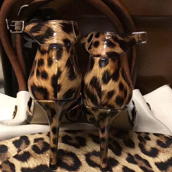 Bundle: both new…4” heels and tote. Gianni Bini shoes and Call it Spring tote. - Picture 4 of 8